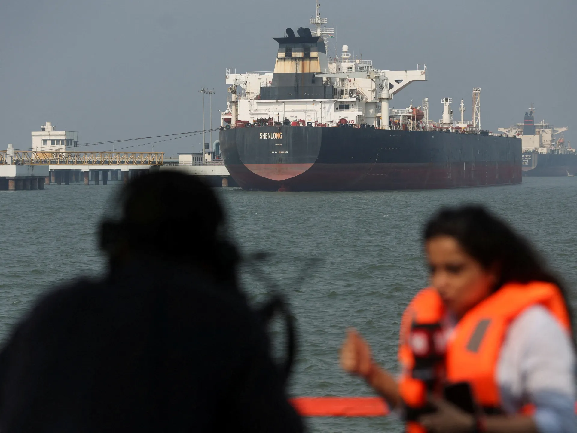 Индия снижает налоги на топливо, говорит, что слухи о блокировке «полностью ложны»