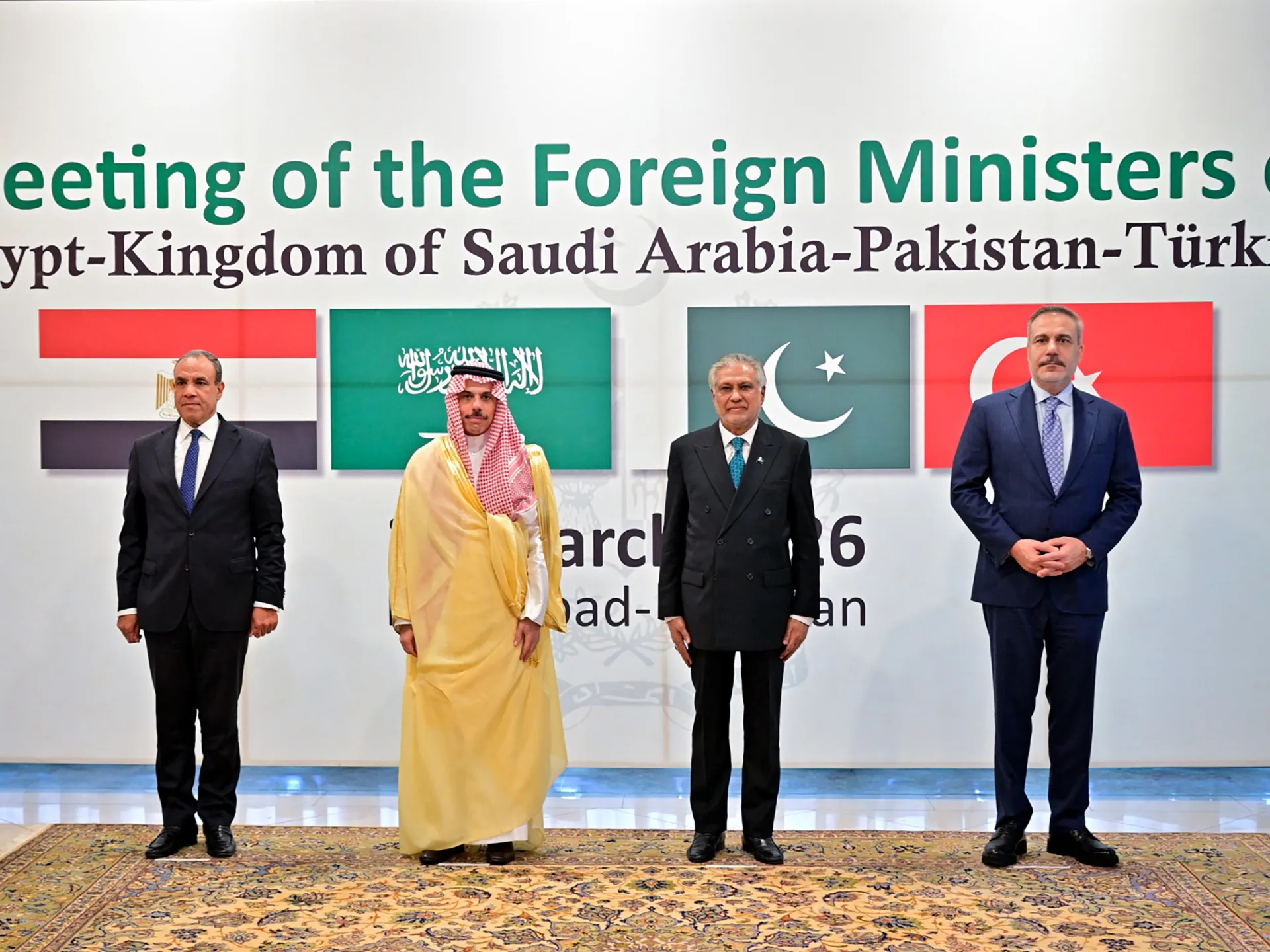 Пакистан поддерживает «тонкий баланс», проводя у себя переговоры с Ираном