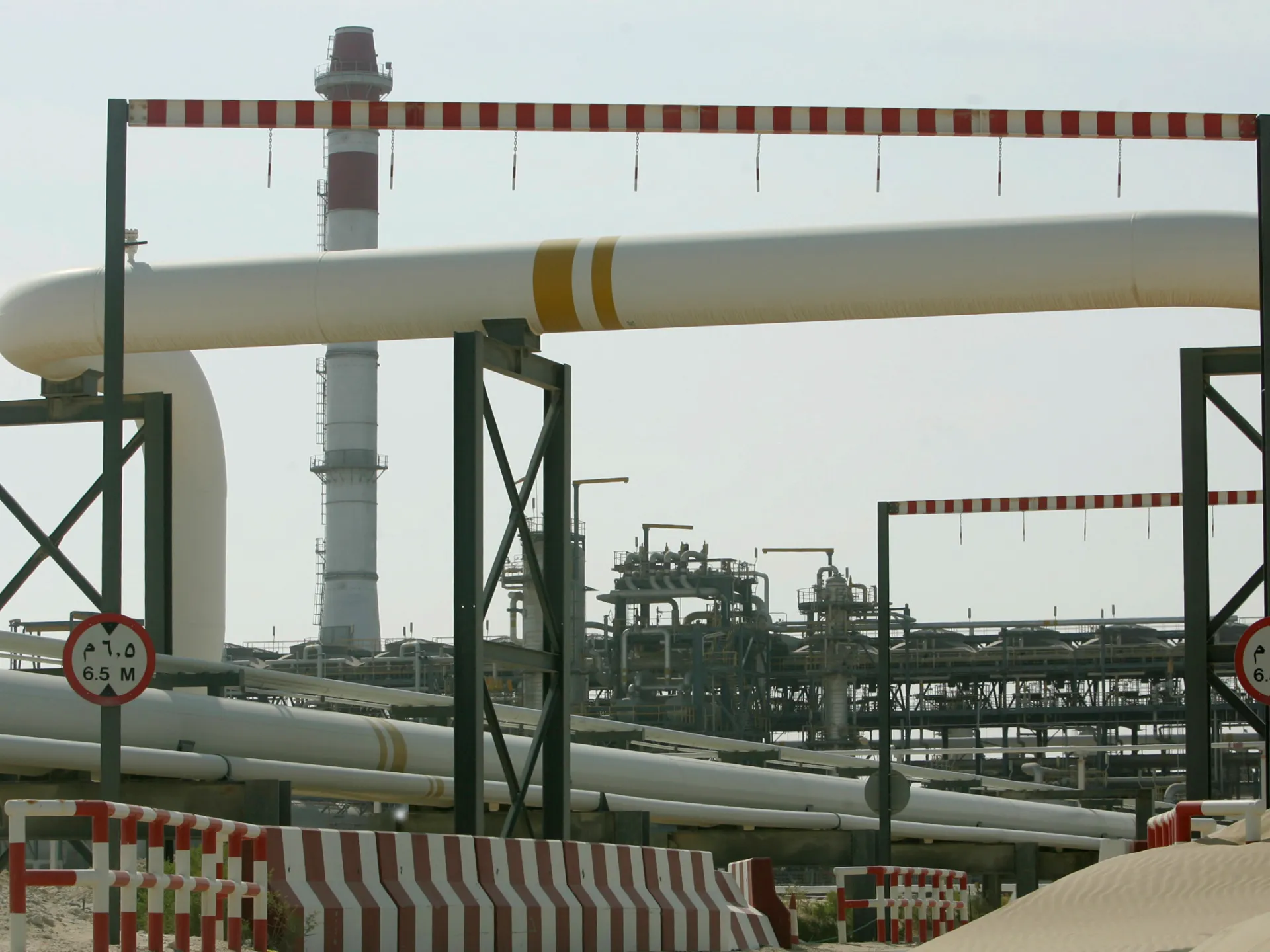 По меньшей мере один человек погиб на газовом объекте Хабшан в ОАЭ после перехваченной атаки