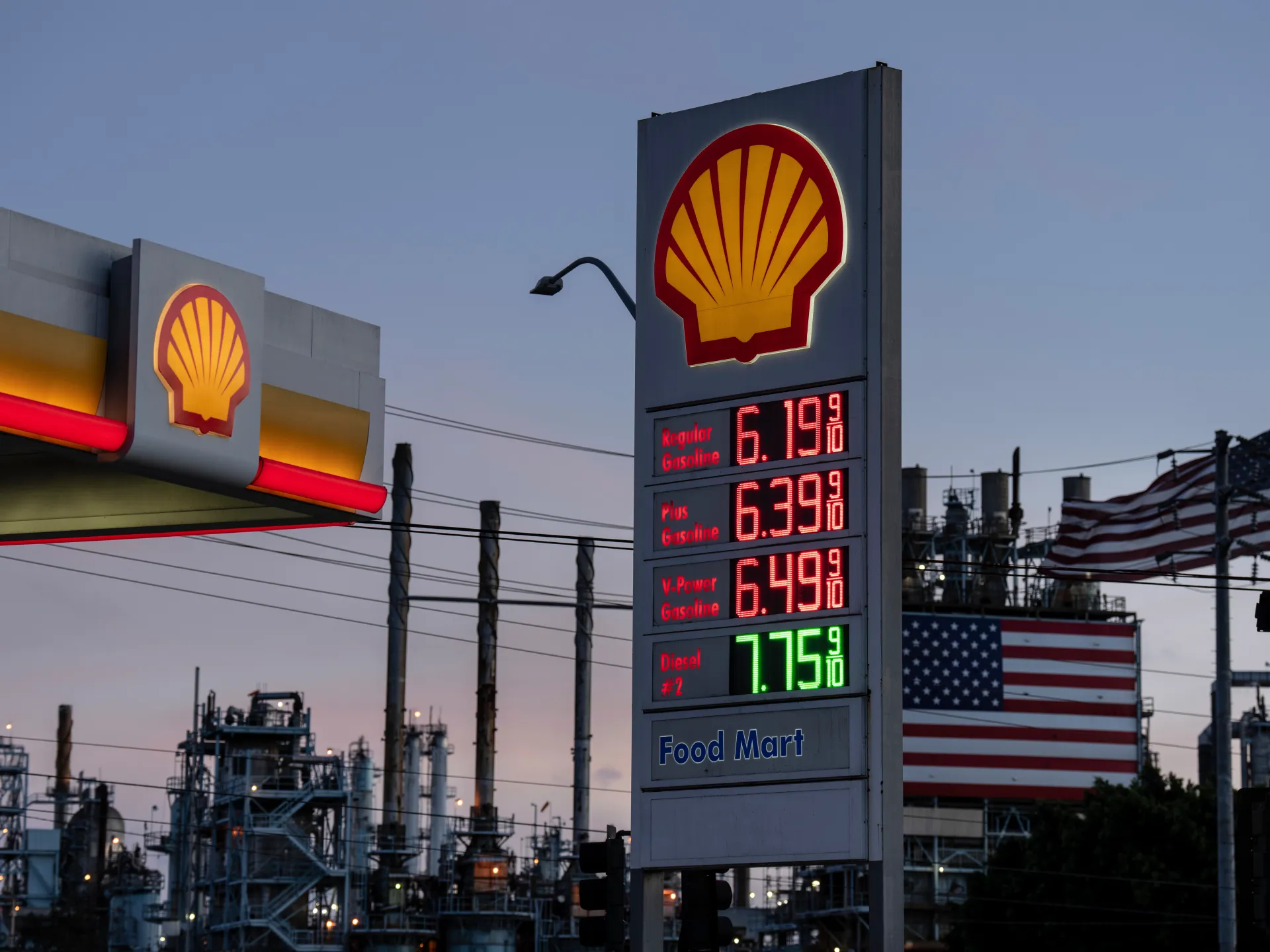 Цены на нефть растут, азиатские акции падают, поскольку Трамп обещает продолжить атаки на Иран