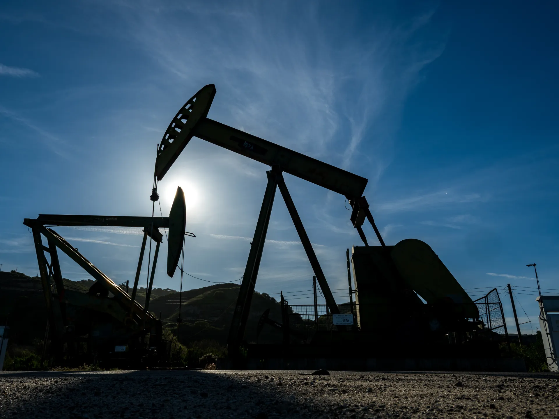 Цены на нефть растут, несмотря на предложение Ирана вновь открыть Ормузский пролив