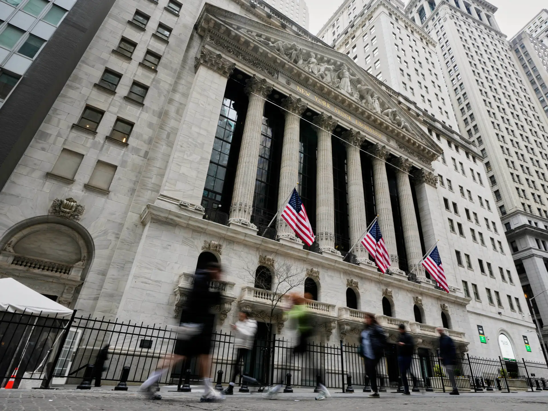 Крупнейшие победители войны с Ираном: Уолл-стрит, оружейные компании, искусственный интеллект и зеленая энергетика