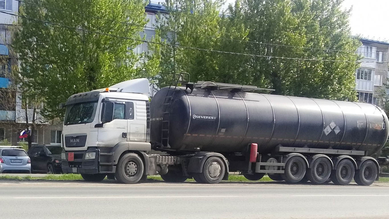 Крым приостановил продажу бензина и выдачу экстренных талонов