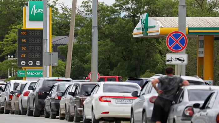 Продажи топлива резко прекратились для населения Крыма из-за хаоса, причиненного украинскими дронами