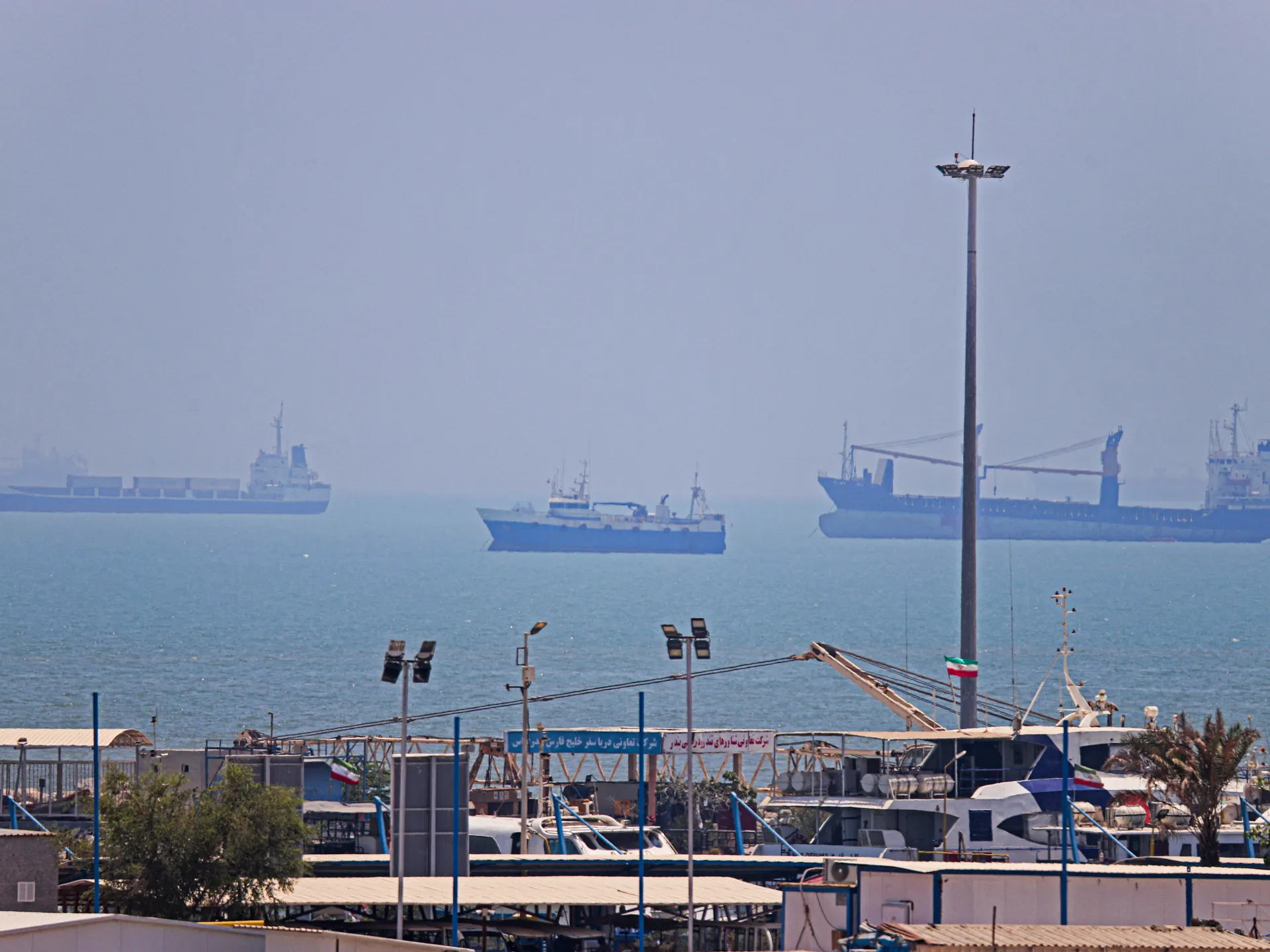 Почему ООН приостановила планы по эвакуации моряков из Ормузского пролива?