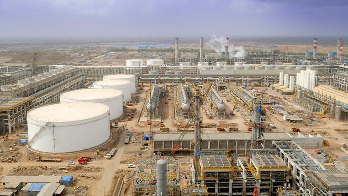 Рост импорта подтолкнул запасы нефти в Индии почти к годовому максимуму