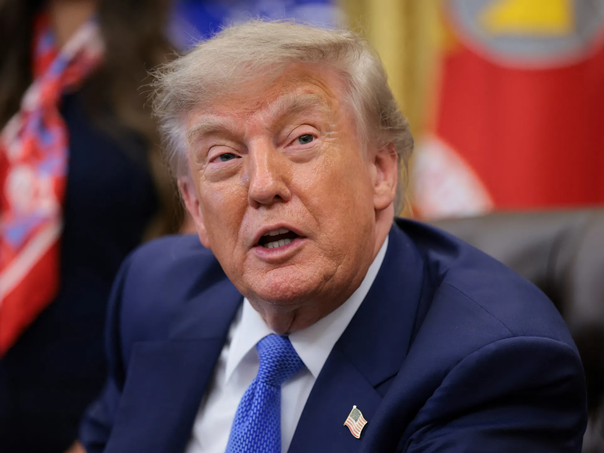 Трамп требует компенсации от Ирана, поскольку переговоры по Ормузскому проливу продолжаются